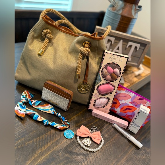 Not so “Mystery” Box 🙃🙃 - Picture 1 of 15